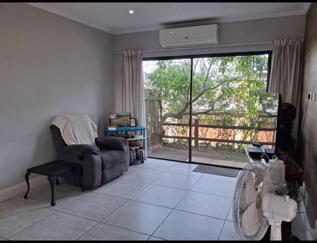 2 BEDROOM TOWNHOUSE FOR SALE IN PALM LAKES ESTATE